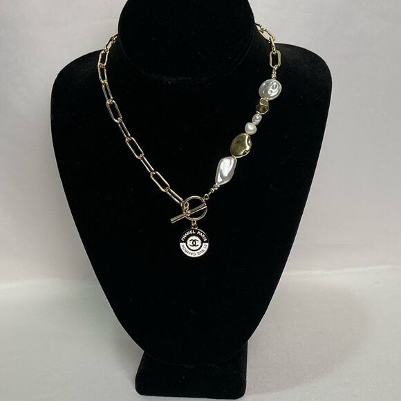 Chanel Charm Gold Baroque Pearl Toggle Necklace - Picture 1 of 4